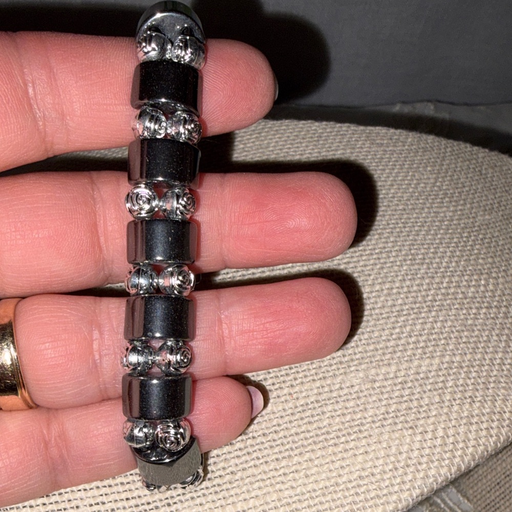 Black and Silver Beaded Bracelet - Picture 3 of 4